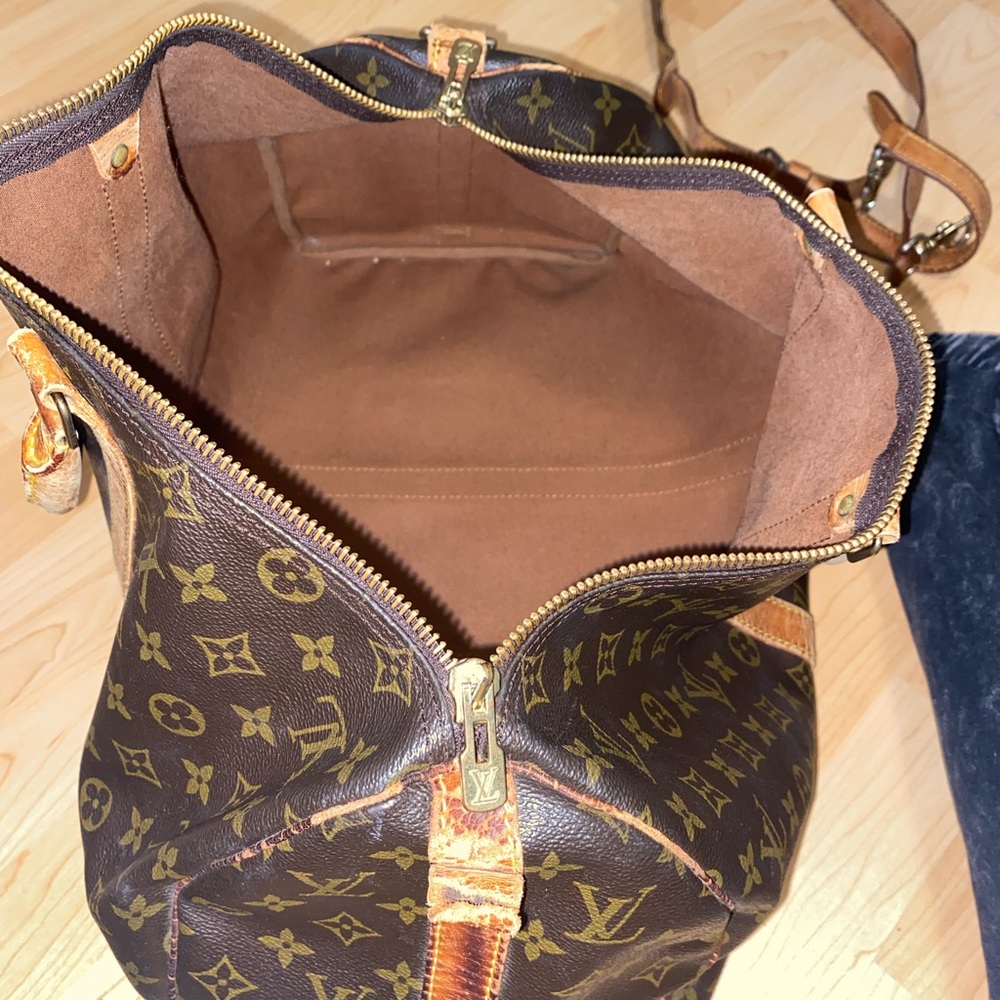 EUC Louis Vuitton Sac Duffle Bag 35 & comes with strap. - Picture 11 of 12